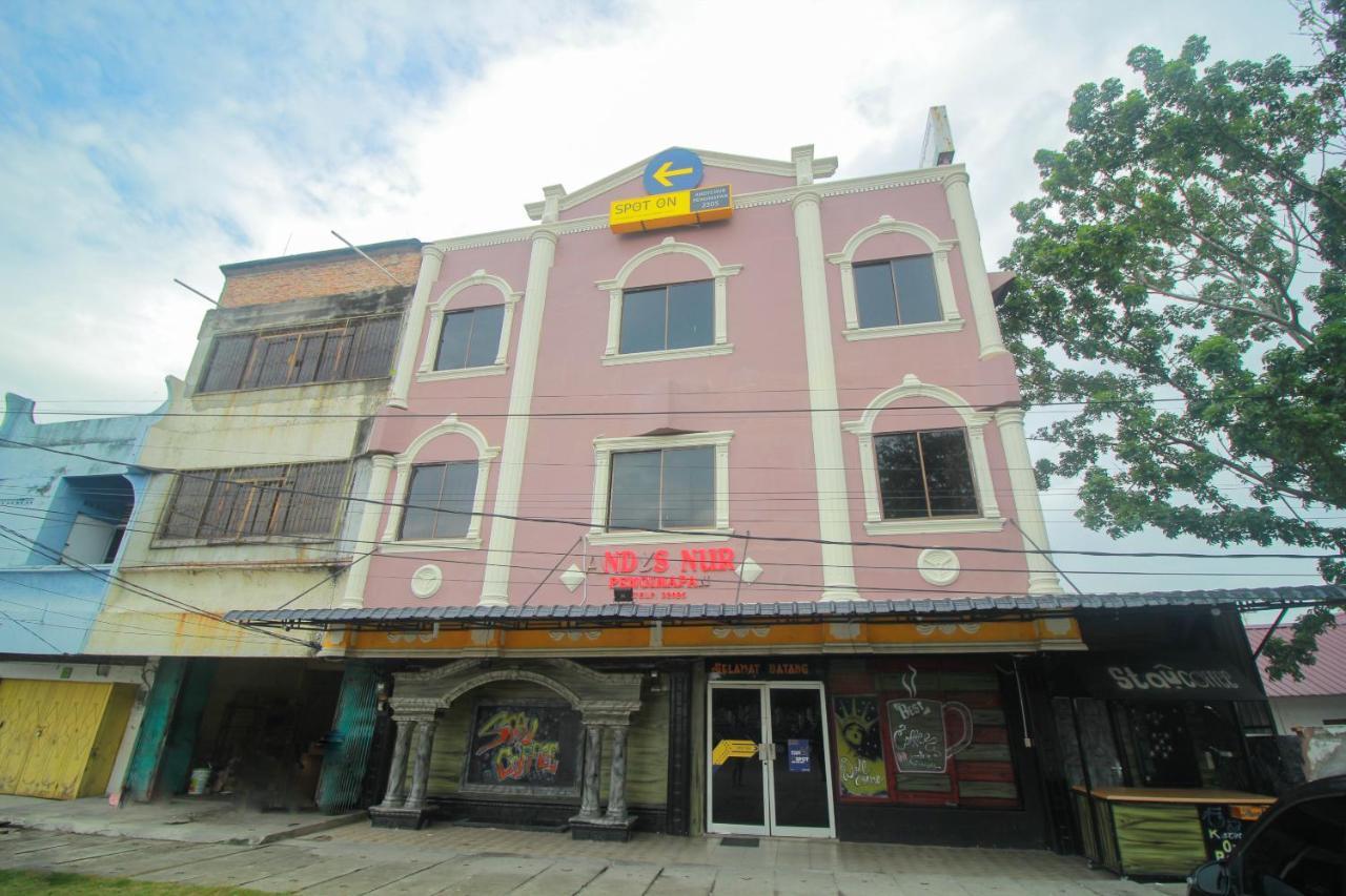 Spot On 2305 Andys Nur Penginapan Dumai Esterno foto