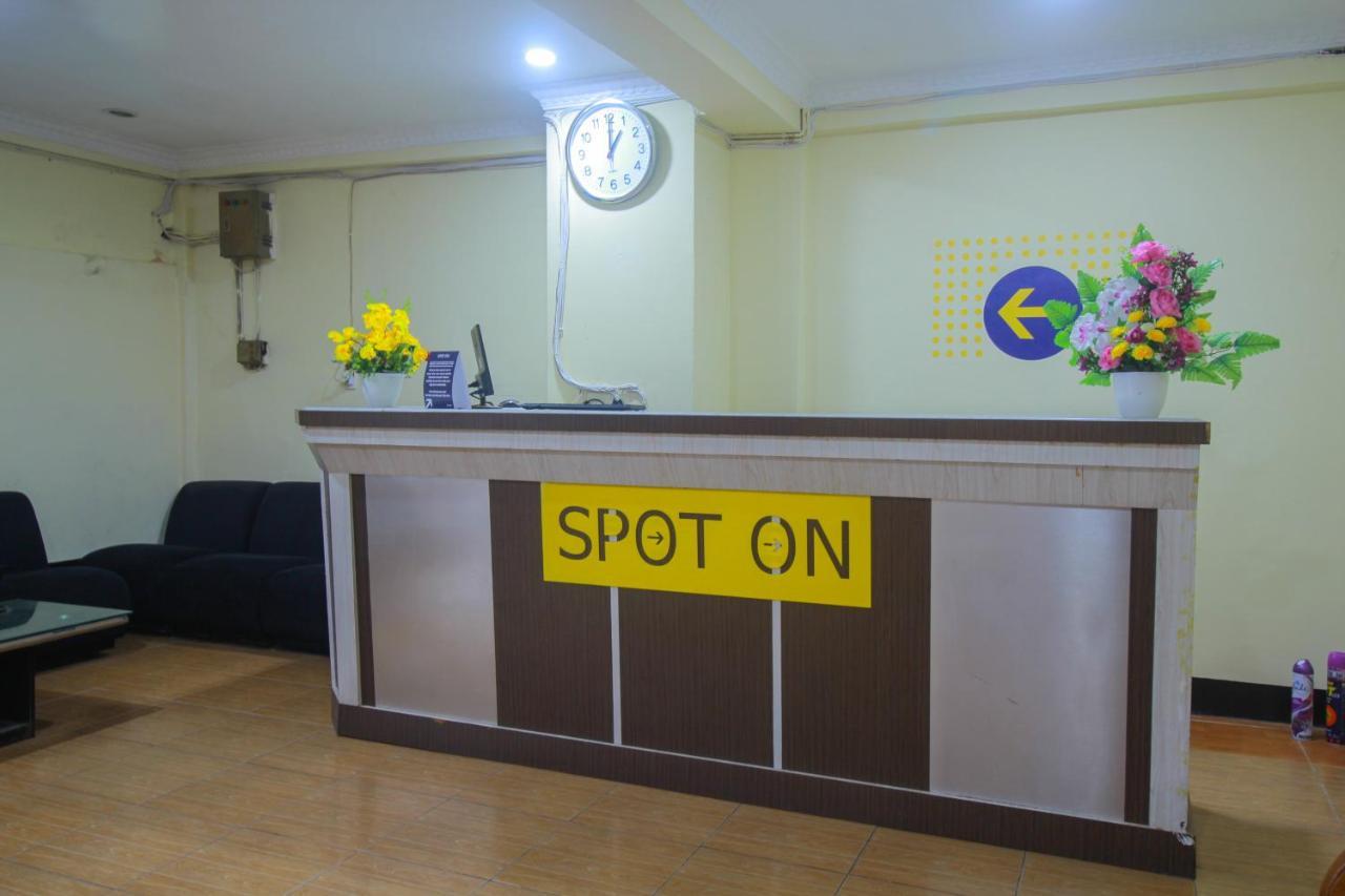 Spot On 2305 Andys Nur Penginapan Dumai Esterno foto