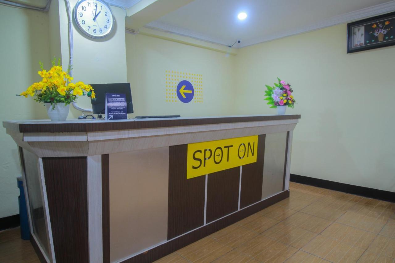 Spot On 2305 Andys Nur Penginapan Dumai Esterno foto