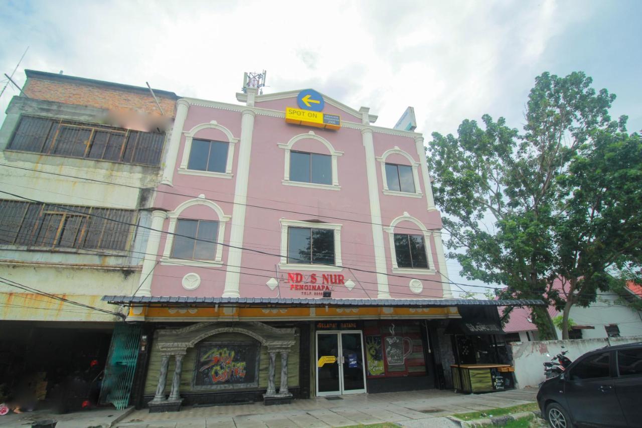 Spot On 2305 Andys Nur Penginapan Dumai Esterno foto