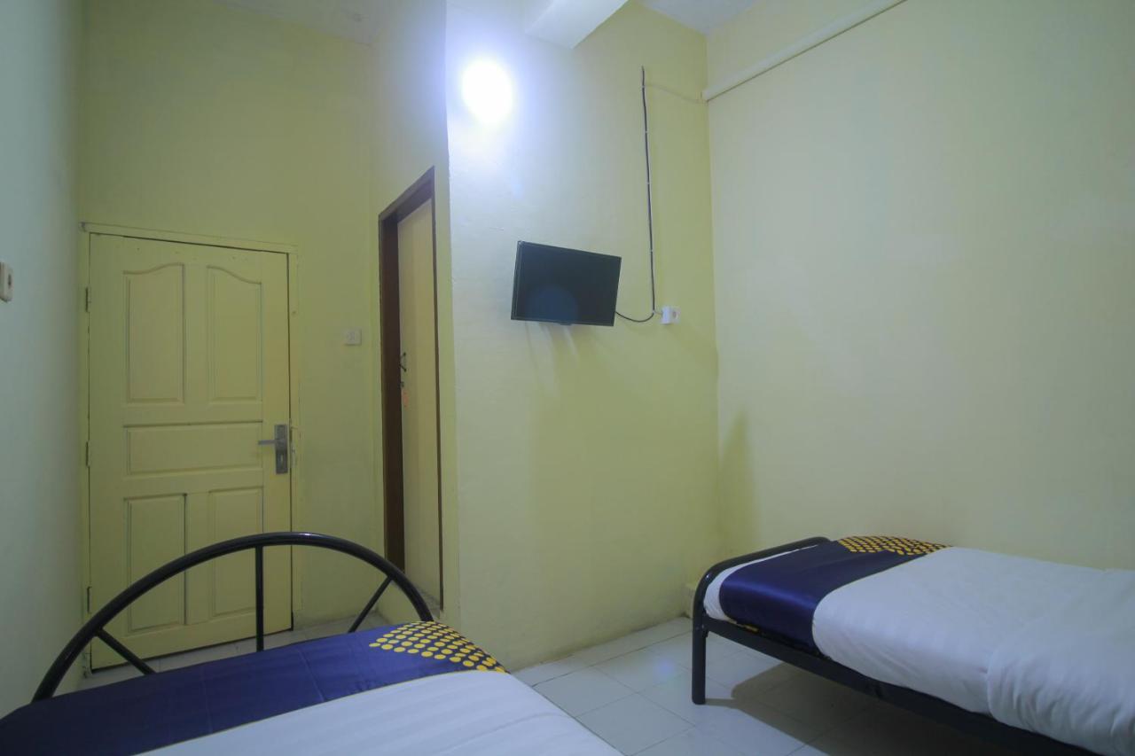 Spot On 2305 Andys Nur Penginapan Dumai Esterno foto