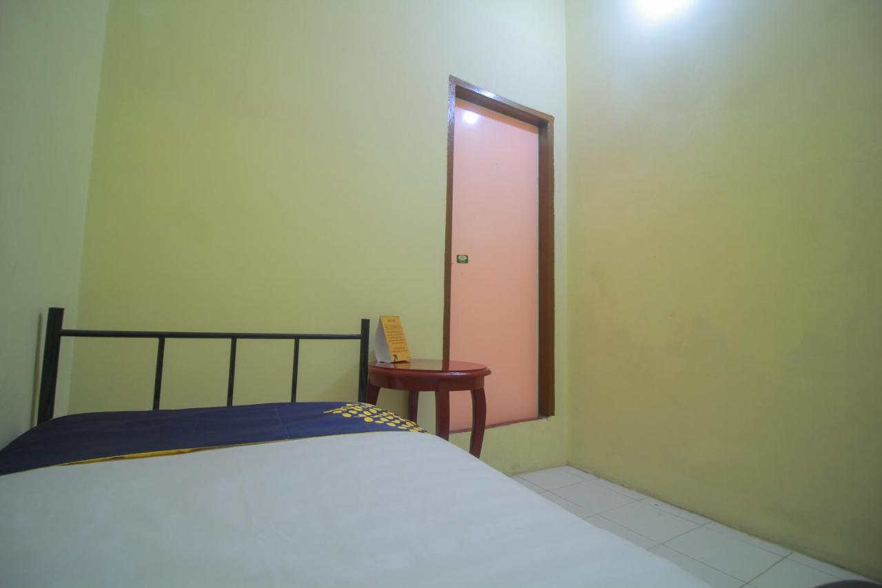 Spot On 2305 Andys Nur Penginapan Dumai Esterno foto