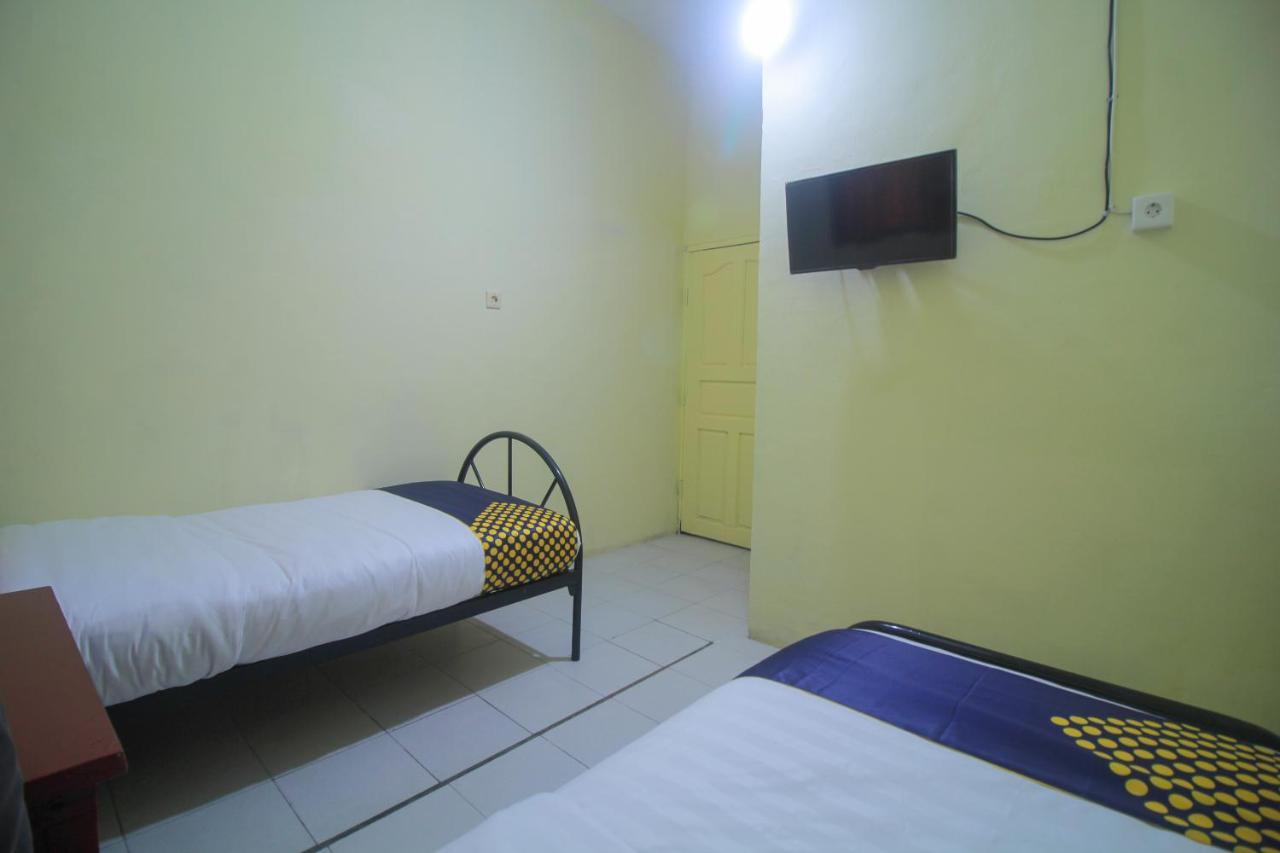 Spot On 2305 Andys Nur Penginapan Dumai Esterno foto