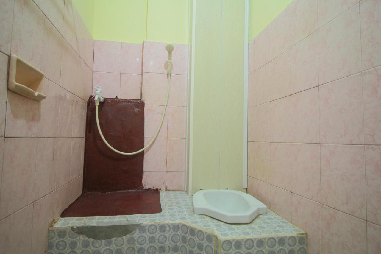 Spot On 2305 Andys Nur Penginapan Dumai Esterno foto