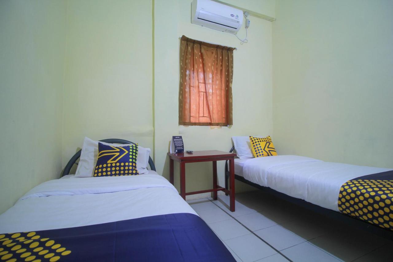 Spot On 2305 Andys Nur Penginapan Dumai Esterno foto