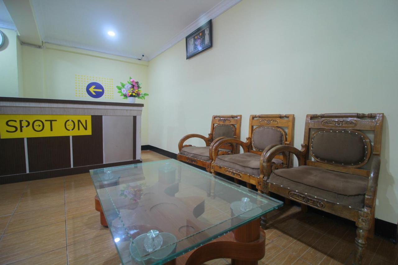 Spot On 2305 Andys Nur Penginapan Dumai Esterno foto