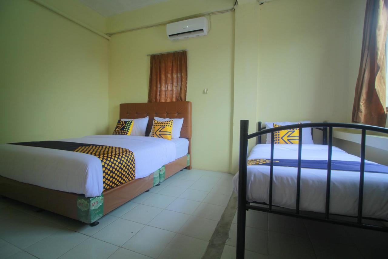 Spot On 2305 Andys Nur Penginapan Dumai Esterno foto