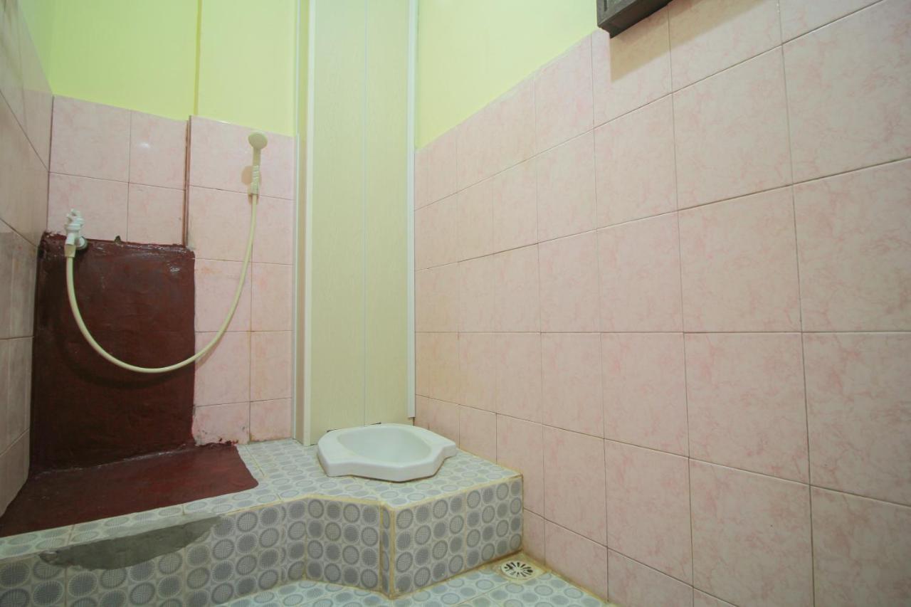 Spot On 2305 Andys Nur Penginapan Dumai Esterno foto