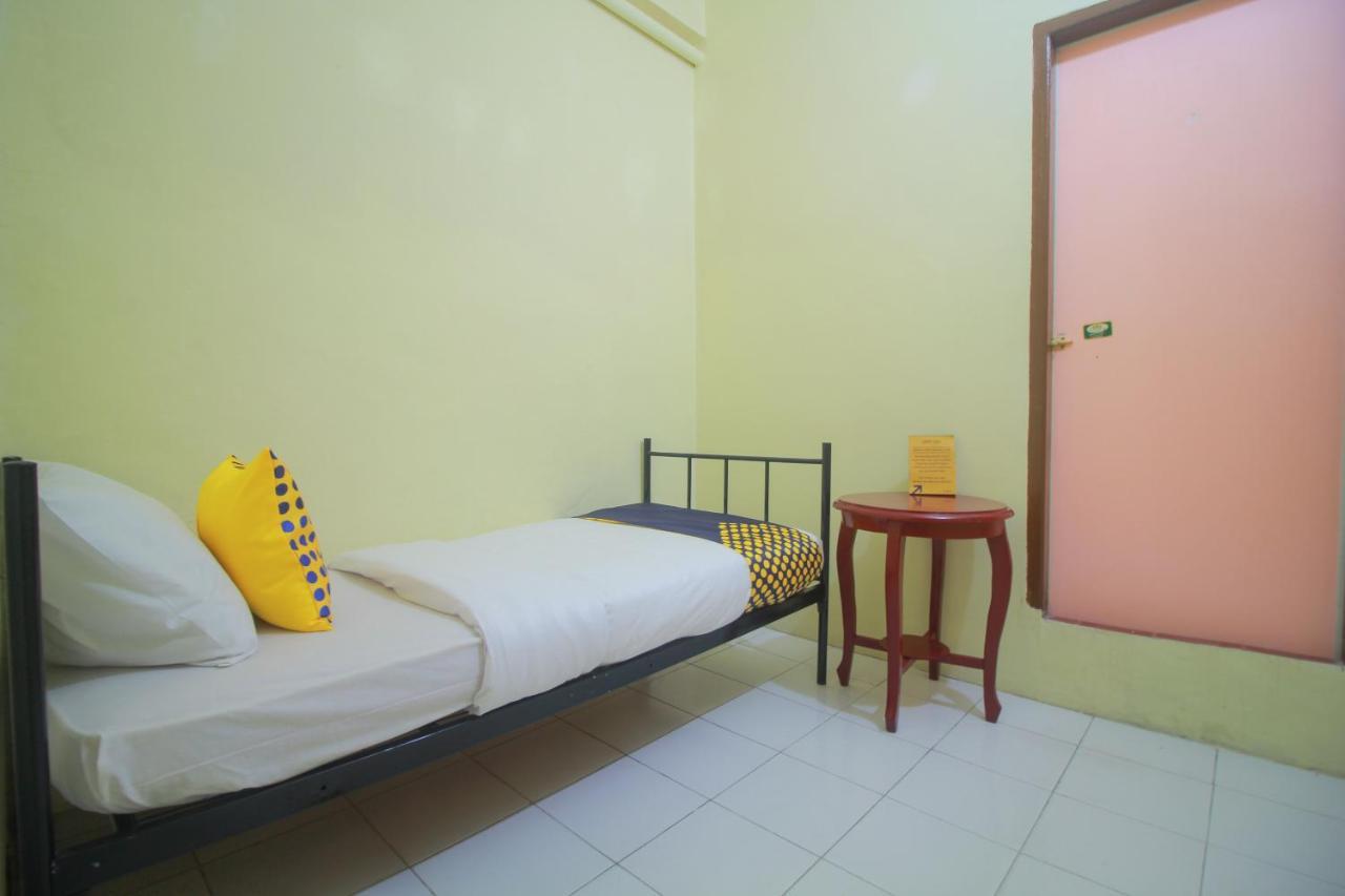 Spot On 2305 Andys Nur Penginapan Dumai Esterno foto