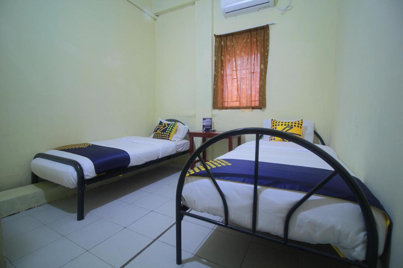 Spot On 2305 Andys Nur Penginapan Dumai Esterno foto