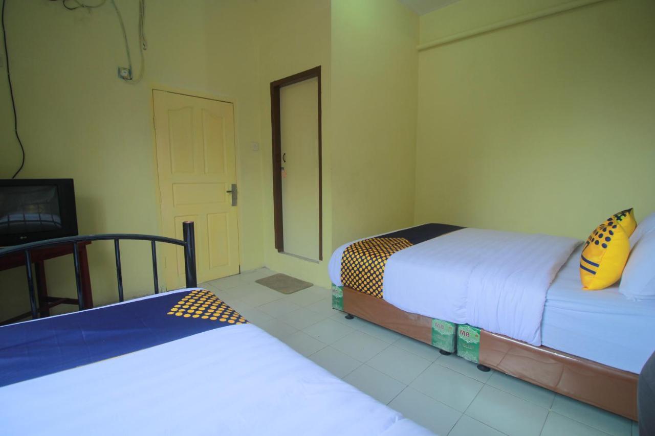 Spot On 2305 Andys Nur Penginapan Dumai Esterno foto
