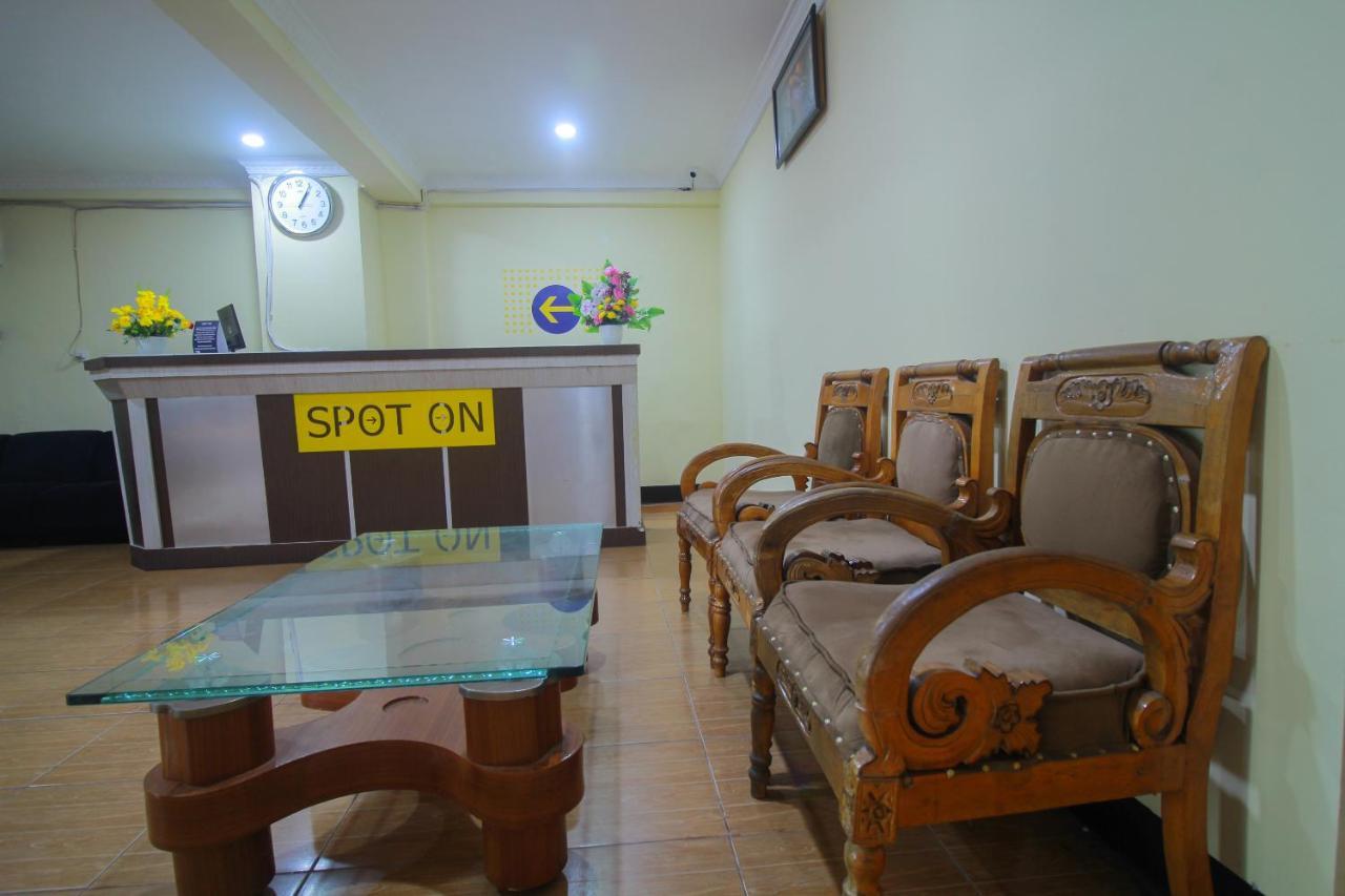 Spot On 2305 Andys Nur Penginapan Dumai Esterno foto