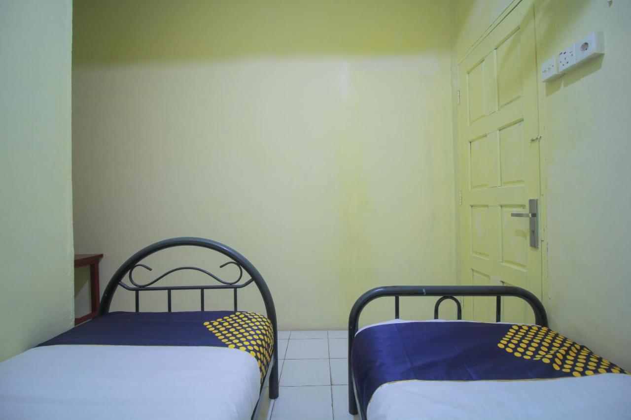 Spot On 2305 Andys Nur Penginapan Dumai Esterno foto
