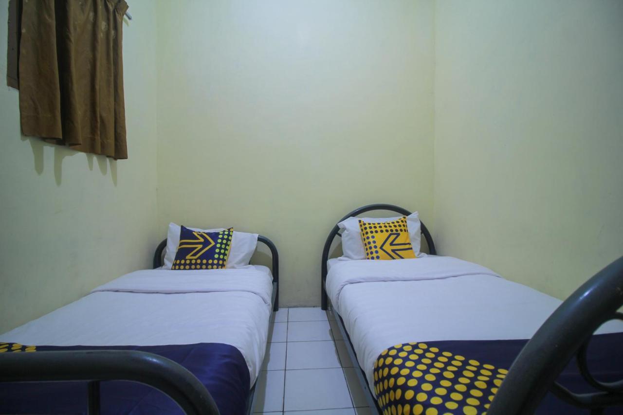 Spot On 2305 Andys Nur Penginapan Dumai Esterno foto