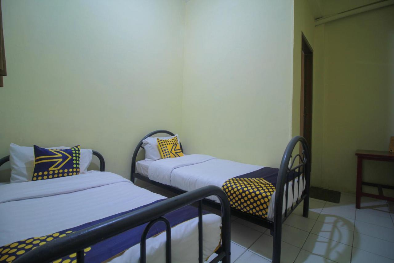 Spot On 2305 Andys Nur Penginapan Dumai Esterno foto